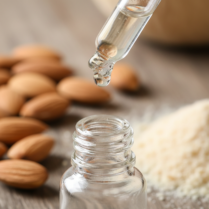 Detalle del líquido transparente de almendras cayendo