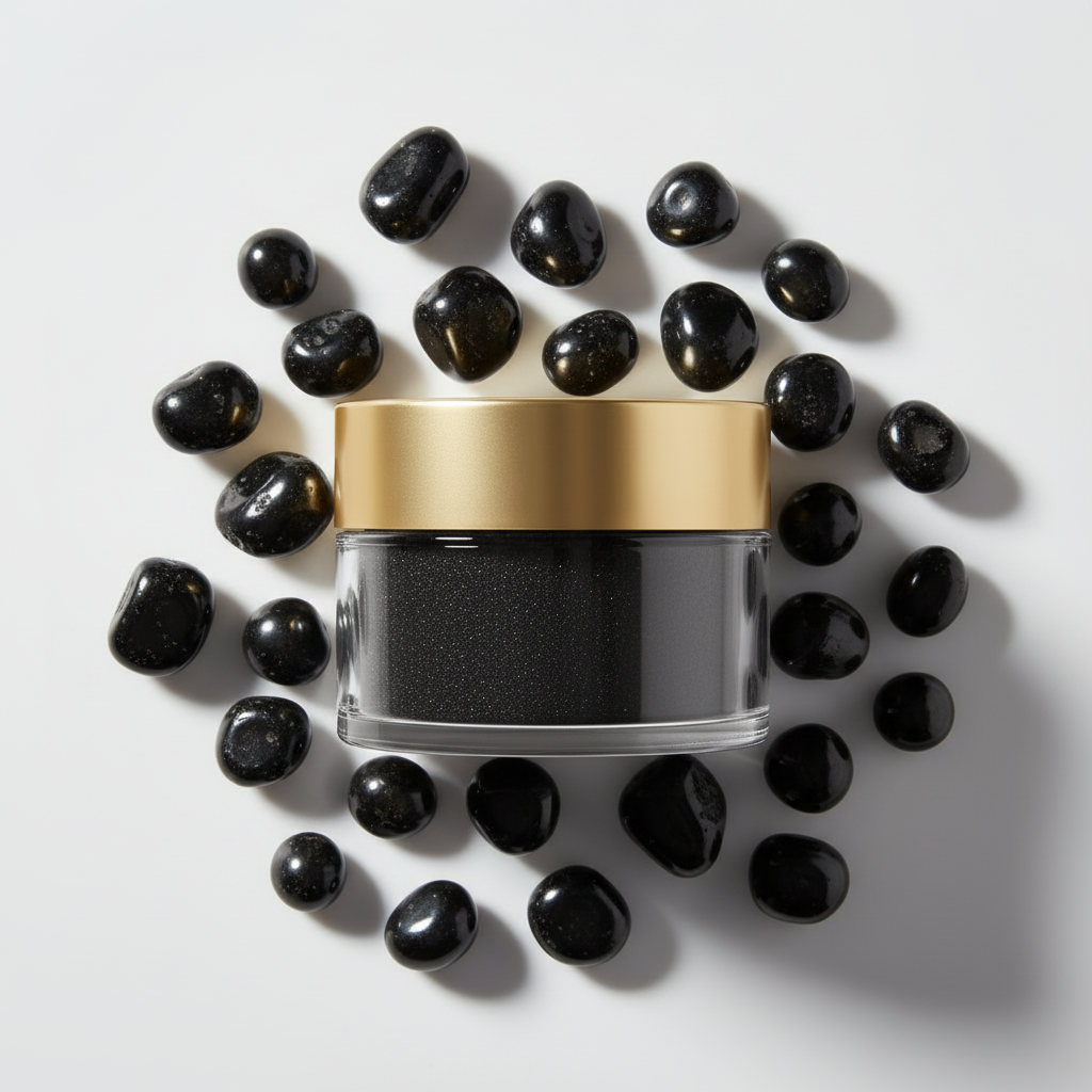 Flat lay pigmento negro intenso rodeado de piedras negras